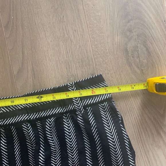 LOFT Black & White Pattern Striped Mini Skirt with Pockets & Belt loops - Picture 10 of 12